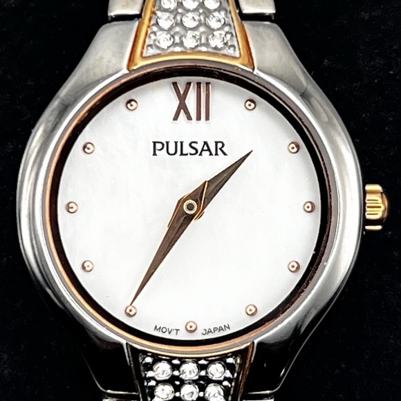 Pulsar by Seiko NIB Small Petite Round Silver Gold Ladies Watch Working - Picture 7 of 9